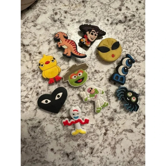 10 CROC Charms - Picture 1 of 6